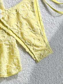 Swim Mod Set de 3 piezas: Top corto de tirantes finos, Bottom de triángulo con lazos laterales y minifalda con volantes y cordón - Amarillo - Ver 5