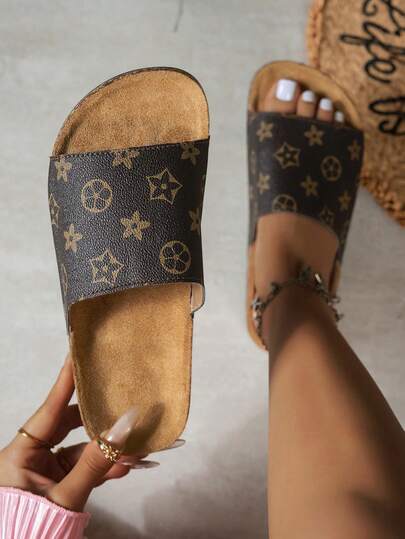 Classic Beautiful Retro Floral Women's Fashion Comfortable Soft Bottom Soft Face Sandals. Not Tiring To Wear For Long, Beach Bohemian Ladies Fashion Flat Sandals For Home, Spring & Summer. Familiar Floral Pattern Classic Brown. Suggest Opening Package And Placing In Ventilated Area For A Couple Days Before Wearing.