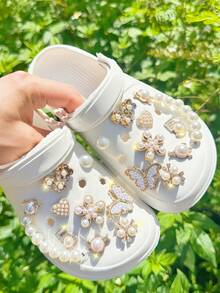 16pcs Gold One-Piece Flower DIY Accessories, 5-Petal Flower Shoe Charms, Rhinestone Butterfly, Beaded Chain Decor, Detachable, Suitable For Perforated Slippers, Birthday Party Gifts - Gold - View 1
