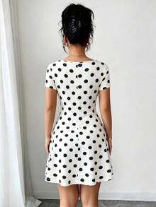Nuevo 2026  Nuevo vestido mini de verano de ajuste ceñido con nudo delantero, de punto jacquard de crema de mantequilla sexy para mujeres - Blanco y Negro - Ver 3