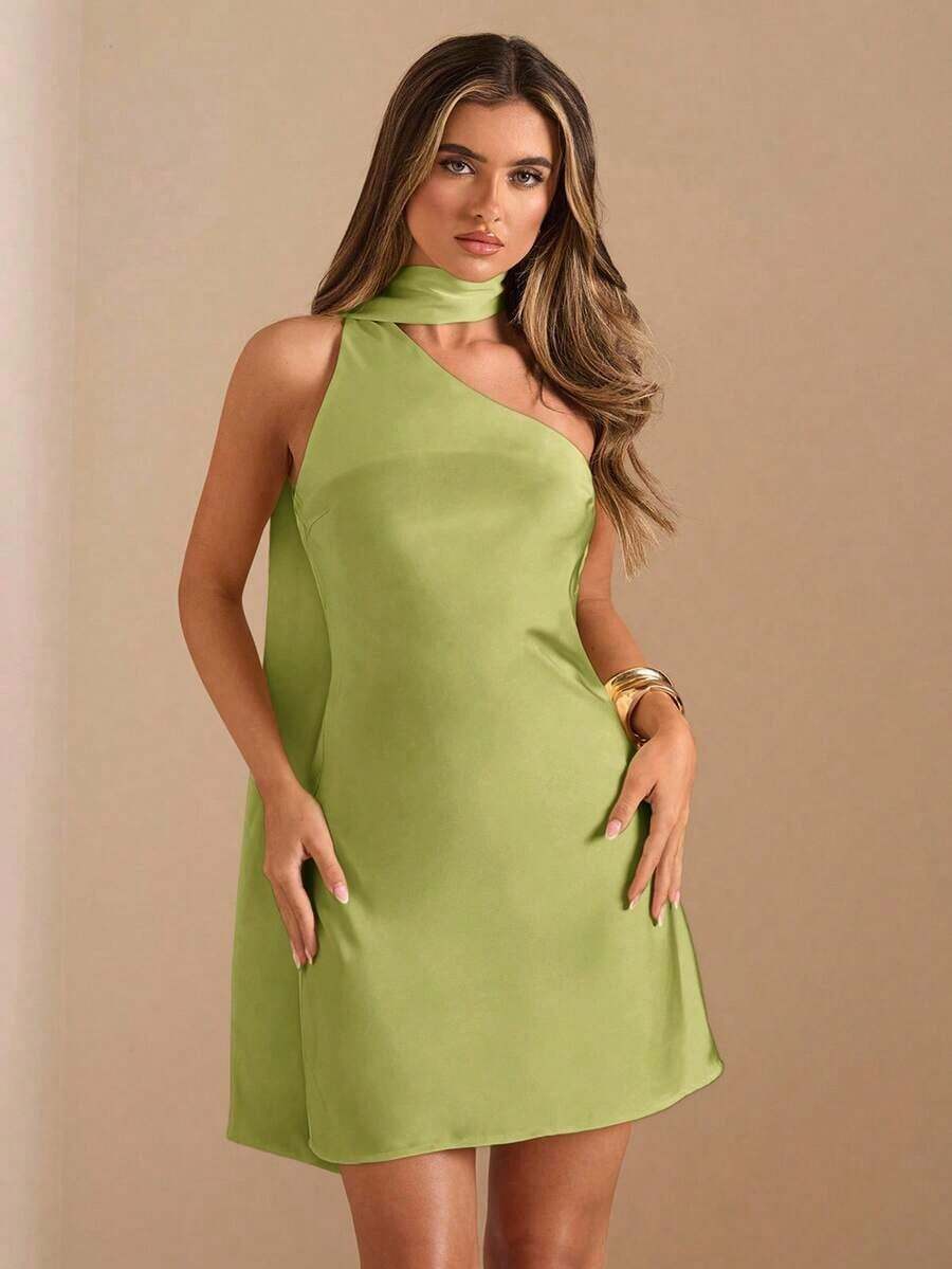 Vestido mini de satén elegante con hombros asimétricos y espalda descubierta en unicolor amarillo crema, vestido mini elegante con estampado, vestido mini sexy con espalda descubierta, vestido mini de satén amarillo con espalda descubierta, vestido de satén elegante con espalda descubierta para invitada de boda, vestido largo de dama de honor de satén, vestido mini elegante para cóctel - Verde Oliva - Ver 1