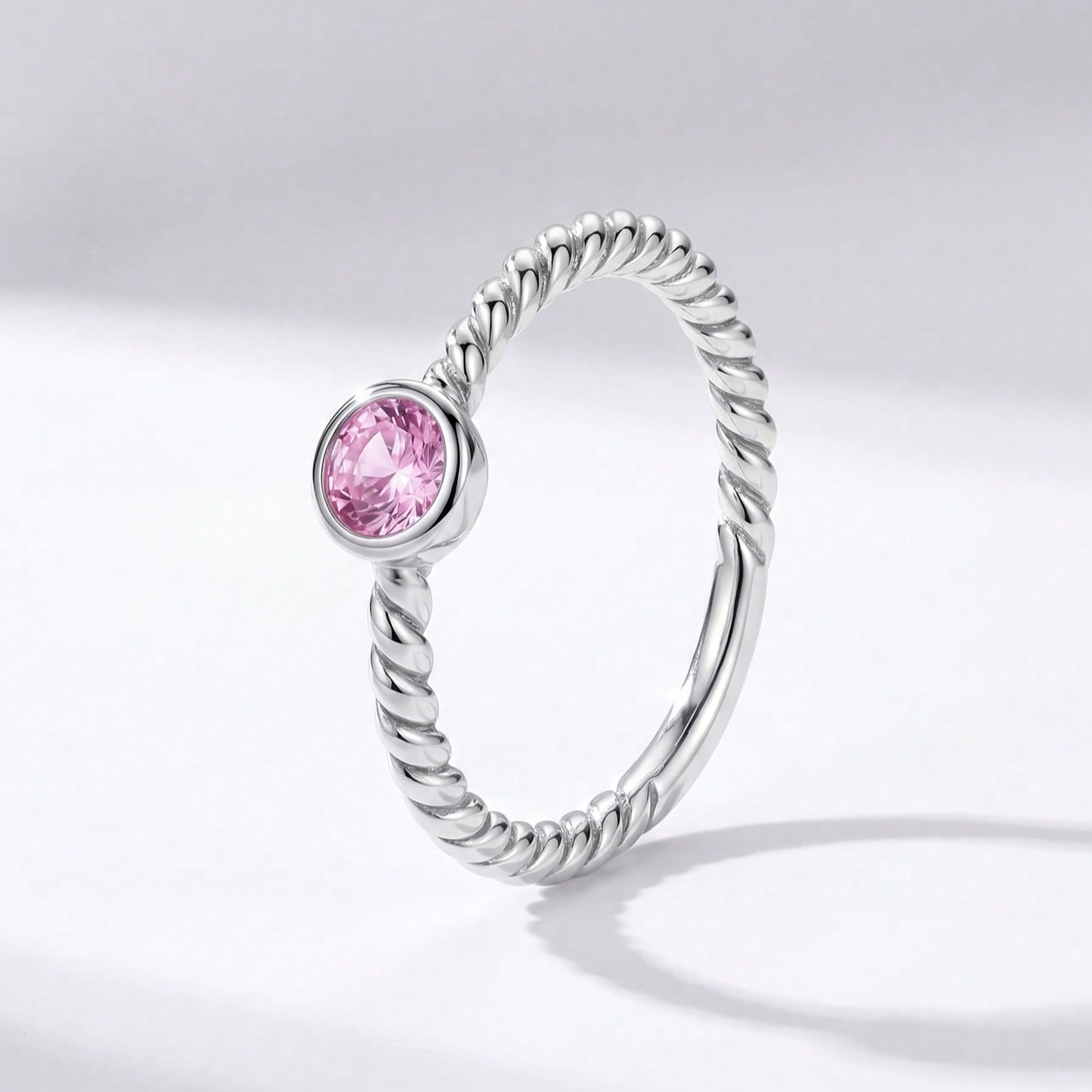 Pieza Anillo solitario redondo de plata de ley 925 con diseño retorcido, joyería exquisita para mujer, adecuado como regalo de graduación/fiesta, u
