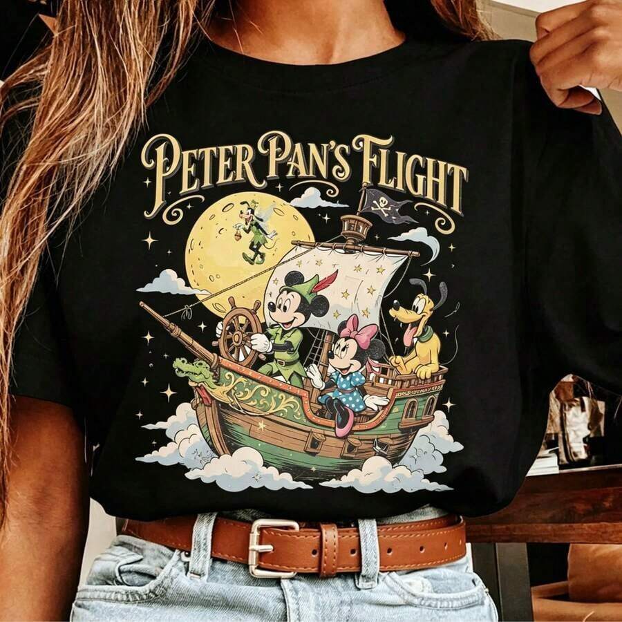 Disney Women's T-Shirt 1PC Licensed "Retro Peter Pan's Flight Neverland Pirate Ship Mickey & Minnie" Cartoon Printed Oversized T‑Shirt, Short Sleeve Tee For Disney Travel, Vacations & Theme Parks. 2026 New Style, Ideal For Family Outings & Matching Outfits, Unisex For All Ages. High‑Quality Cotton Fabric, Soft & Breathable. Vintage Moonlit Pirate Ship & Neverland Adventure Scene Print Design, The Best Gift For Disney Peter Pan Ride Fans & Vacation Lovers. - màu đen - Xem 1