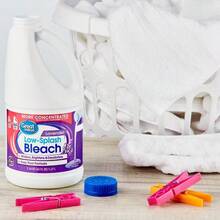 Whitens, Brightens And Deodorizes Laundry Low‑Splash, Easy‑Pour Concentrated Bleach , Great Value Low Splash Bleach, Lavender Scent - 43 液盎司 - 查看 4