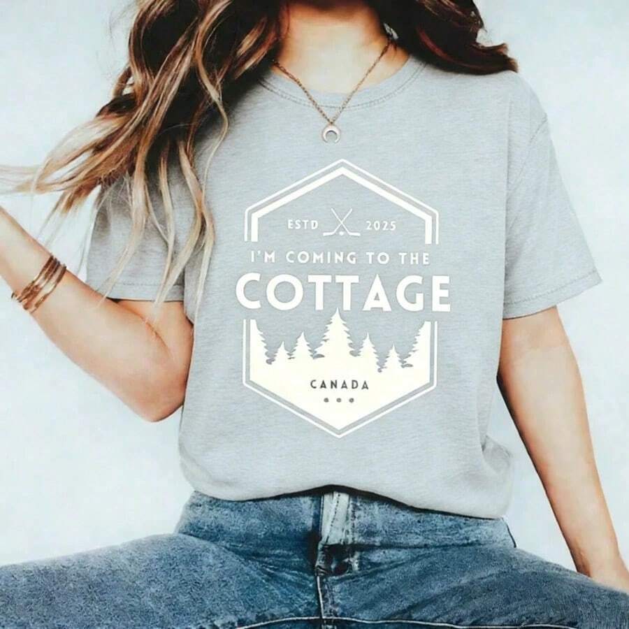 Heated Rivalry I'm Coming To The Cottage Shirt, Heated Rivalry Connor Ilya Sweatshirt, Heated Rivalry Merch, Hollander Rozanov Couple Shirt - 淺灰色 - 查看 1