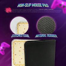 Alfombrilla de ratón de juego linda, tapete de escritorio estético con patrón de tablero de ajedrez amarillo, alfombrilla larga para teclado con borde ondulado, base de goma antideslizante, protector de escritorio impermeable, decoración de escritorio para portátil, oso lindo, momento de suerte - Ver 6