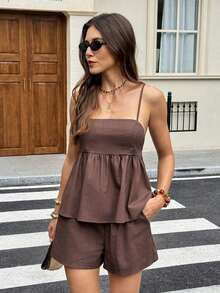 Conjunto informal de 2 piezas de top de tirantes con volantes en el bajo y shorts de unicolor para mujer - Marrón - Ver 10