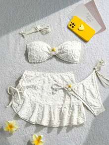 Swim Mod Set de 3 piezas: Top corto de tirantes finos, Bottom de triángulo con lazos laterales y minifalda con volantes y cordón - Blanco - Ver 4