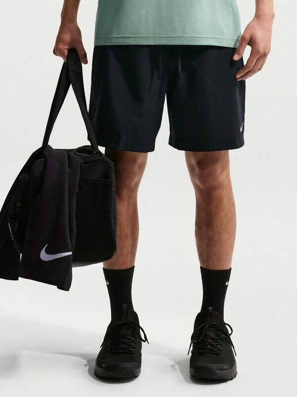  Nike Dri-FIT 男士多功能速干短裤 IF2785-010
