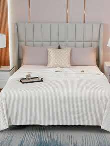 1 buah Selimut Lembut Bergaris, Ramah Kulit dan Nyaman, Cocok untuk Kamar Tidur dan Kamar Tamu, Dapat Dicuci dengan Mesin, Sepanjang Musim - Putih - View 7