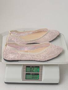 2026夏季新款蕾絲網眼女鞋，透氣刺繡V領尖頭一腳蹬樂福鞋，法式復古仙女風，軟底舒適不累腳，修足顯瘦，優雅新娘伴娘婚禮鞋，通勤日常大碼女鞋，齋月開齋節/宰牲節 - 粉紅色-蝴蝶卷草紋 - 查看 10
