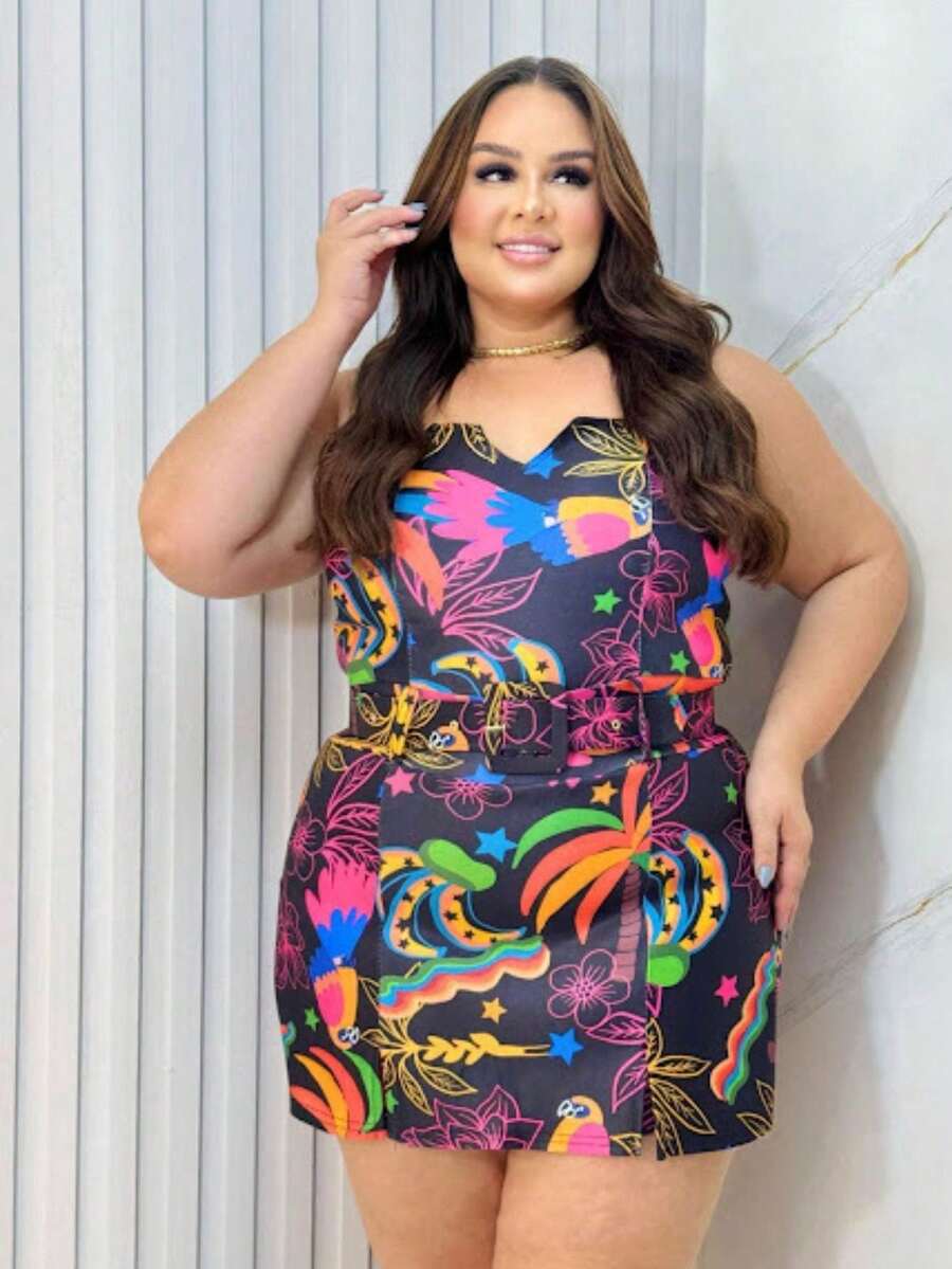 Macaquinho Short Saia com Cinto em Bengaline Plus Size