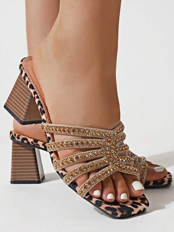 Elegantes sandalias tipo mule de tacón grueso con estampado de leopardo y strass para mujer, punta cuadrada, punta abierta, sin cordones, brillantes, de fiesta, nueva moda, sandalias de tacón alto tipo pantuflas para vestidos