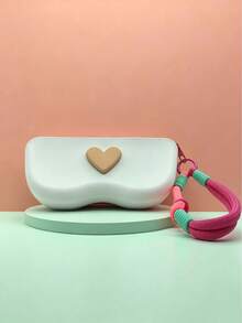 Funda de almacenamiento de gafas de silicona con forma de corazón con cordón tejido a mano, diseño colorido y fresco, material de silicona suave resistente al desgaste y a los arañazos, protección a prueba de polvo y presión para lentes y monturas, bolsa de almacenamiento de gafas portátil y de moda, adecuada para viajes diarios, desplazamientos al aire libre, almacenamiento en el hogar, accesorio de estuche protector de gafas creativo y de alto valor - Ver 8