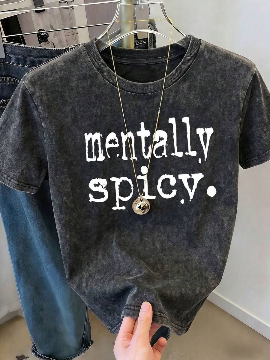 大尺碼女款復古風「Mentally Spicy」做舊 T 恤,休閒舒適圓領短袖上衣,清新春夏款,適合日常休閒、海灘與戶外活動,黑色 - 黑色 - 查看 1