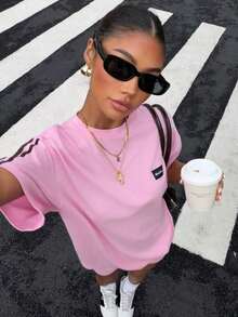 Set de 2 piezas de outfit casual de camiseta de manga corta a rayas negras y blancas con pantalones cortos - Rosa 3 - Ver 5