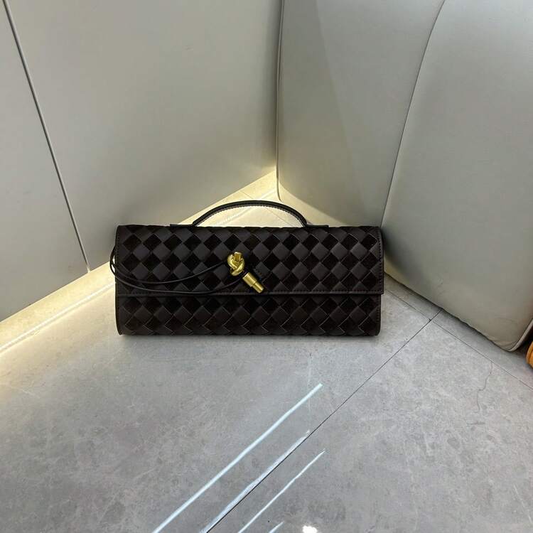 Bolso de mujer de cuero genuino tejido a mano BV Bottega Bang Bang de Andiamo Clutch Campana.En stock, nuevo bolso tejido a mano de BV con cierre metálico, bolso cuadrado pequeño con un toque de alta gama, bolso de hombro de cuero genuino, bolso de axila para mujer. - marrón - Añade 2