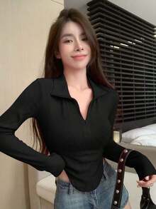 Camiseta casual de mujer de manga larga, unicolor, con dobladillo asimétrico y cuello con cremallera, ropa de otoño - Negro 2 - Ver 5