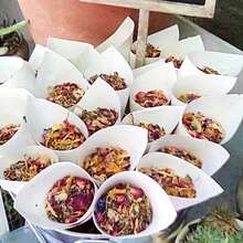 20个婚礼纸屑锥玫瑰花锥花束包装装饰花屑花瓣锥白色空心纸锥，适用于DIY婚礼派对餐桌装饰派对礼品包装 - 20Pcs - 查看 7