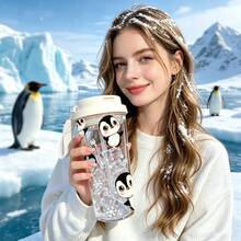 Conjunto de 5 copos de plástico de 500ml em formato de pinguim, com canudo e alça de corda. Copo anti-vazamento para café gelado, garrafa de água com estampa de floco de neve, ideal para uso diário e também um presente perfeito para estudantes e meninas. Presente adorável e charmoso para feriados, aniversários e volta às aulas; adequado para escola, trabalho, casa e atividades ao ar livre. - Pinguim Multicolorido - Ver 4