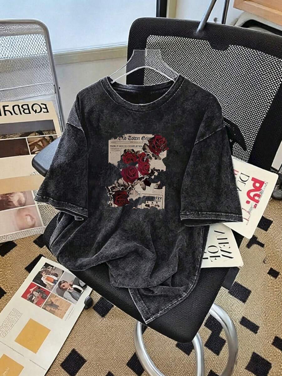 Áo thun cotton mùa hè size lớn cho nữ: Họa tiết "Rose Newspaper" vui nhộn phong cách streetwear - Cảm hứng vintage, đa năng thường ngày - màu đen - Xem 1