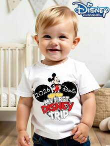 Disney's New Mickey Mouse 2026 First Trip To Disney Print - Children's Clothing Design, T-Shirt, For Everyday Outings, Casual And Cute, Comfortable And Loose, Suitable For Boys And Girls, Ideal For Parties And Playtime, Washable, Girls' Short-Sleeved Shirt, Gift, Clothing, Shirt, Patterned T-Shirt, Toddler Boy Clothes, Tops, Kids, Girls Clothing, Mommy And Daughter Matching Outfit. - trắng - Xem 1