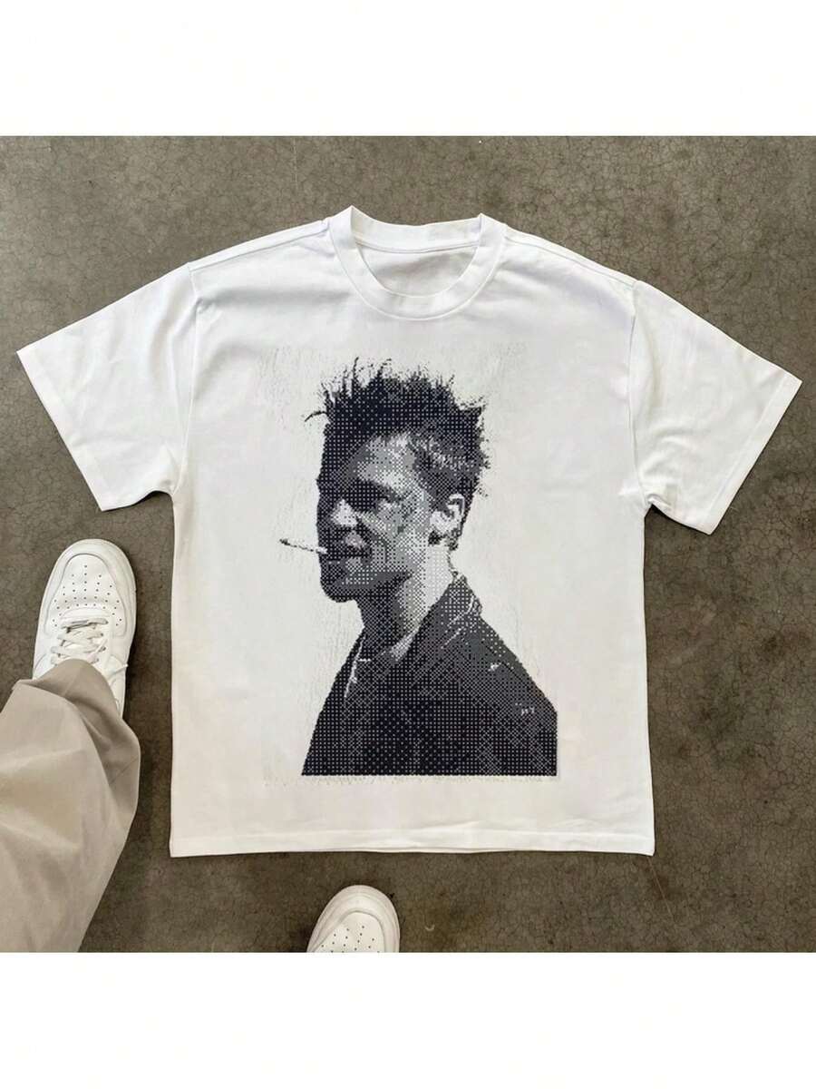 Retro T-shirt för män i 80-talsstil - svartvit halvton pixelkonst, bohemisk T-shirt med normal passform, ikonisk filmstjärnedesign, bekväm att bära under alla årstider, populär kulturell klädsel omtyckt av 80-talsfans, T-shirt med rund hals och geometriskt mönster för vuxna, lämplig för vardagskläder, boxning och fritidskläder, inspirerad av retrofilmets estetik, unisex. - Vitt - Visa 1