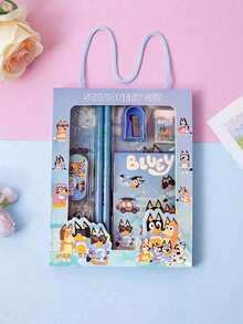 Bluey 6件套布鲁伊家庭宾果朋友文具套装（包括钢笔、尺子、卷笔刀、橡皮和笔记本），布鲁伊便携式文具套装礼盒，可爱卡通风格，派对小礼物，实用办公桌配件，理想的返校礼物，生日礼物，派对小礼物和奖励奖品，节日和派对用品 - A - 查看 3