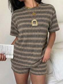 Conjunto de camiseta de manga corta y pantalones cortos de punto a rayas para mujer de estilo casual - Albaricoque - Ver 3