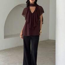 Camisa de oficina elegante de mujer con cuello en V, mangas con volantes de gasa en color marrón - Marrón - Ver 6