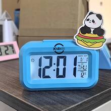 Novo Relógio Despertador Eletrônico com Luz Noturna e Modo Silencioso, Relógio Despertador Inteligente, Relógio Despertador Multifuncional Barulhento (Temperatura, Data, Semana), Companheiro de Mesa de Escritório e Quarto, Relógio Despertador Decorativo, Acompanha Adesivos Decorativos de Panda Aleatórios, Adequado para Mesa, Presente de Festa, Presente de Aniversário Ideal, Aplicável a Múltiplos Cenários. - A - Visão 9