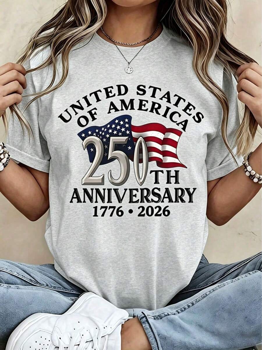 American Independence 250th Anniversary Patriotic Theme Women's T-Shirt - 1776-2026 Independence Day Design, Featuring The American Flag And The Words - 淺灰色 - 查看 1