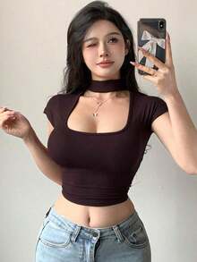 Camiseta de mujer de ajuste ceñido, cuello cuadrado, manga corta, súper corta y tipo boxy para el verano - Marrón - Ver 3