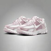 Nike 耐克女士ZOOM VOMERO 5休闲运动鞋，低帮款 FJ2028-109 - 淺粉色 - 查看 6