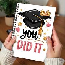Cahier à spirale exclusif de 100 pages pour la saison de remise des diplômes, décoré d'un mortier de graduation, d'étoiles et d'éléments en forme de cœur, accompagné du texte "Vous l'avez fait", rempli de sentiments de cérémonie. Convient pour le travail, les études, la prise de notes, l'écriture de journal intime, la planification quotidienne et fait également un cadeau de remise des diplômes ou d'anniversaire réfléchi. - B - Voir 4