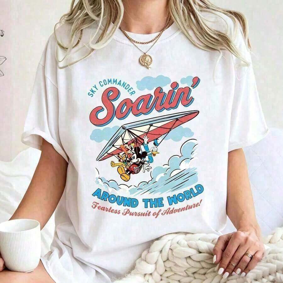Disney Women's T-Shirt , Sky Commander Soarin' Around The World-- Disneys Disneyland Paris The Magic Kingdom Disneyesque The House Of Mouse Mickey Mouse Empire Modest Summer Outfits Take That T Shirt Summer Coord Tops For Women Summer Summer Clothes Women Summer Clothes Summer Tops Summer Tops Women Summer Co Ord Summer Top Summer Outfits White Top Black Top Holiday Outfits For Women Tops For Women Summer Holiday Gifts Valentine's Day Gifts Earth Day Gifts Oktoberfest Gifts Summer Bank Holiday Gifts - trắng - Xem 1