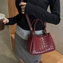 Bolso de mujer de cuero genuino tejido a mano BV Bottega Bang Bang de Andiamo Clutch Campana. Bolso vintage para mujer, nueva moda 2026, estilo ins único, bolso bandolera tejido, bolso cuadrado pequeño texturizado. - Burdeos - Ver 2