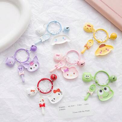 Bộ 3 món gồm 1 đĩa hoạt hình, móc khóa, dây đeo điện thoại và mặt dây chuyền dễ thương.