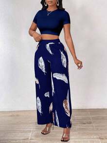 Conjunto de 2 piezas para mujer con top corto de unicolor y pantalones largos con estampado de plumas - Azul - Ver 4