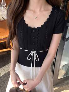 2026新款女款蕾絲領心形短袖鈕扣針織上衣，甜美可愛風，修身鏤空心形鈕扣純黑色上衣，適合夏季、音樂節 - 黑色 - 查看 8