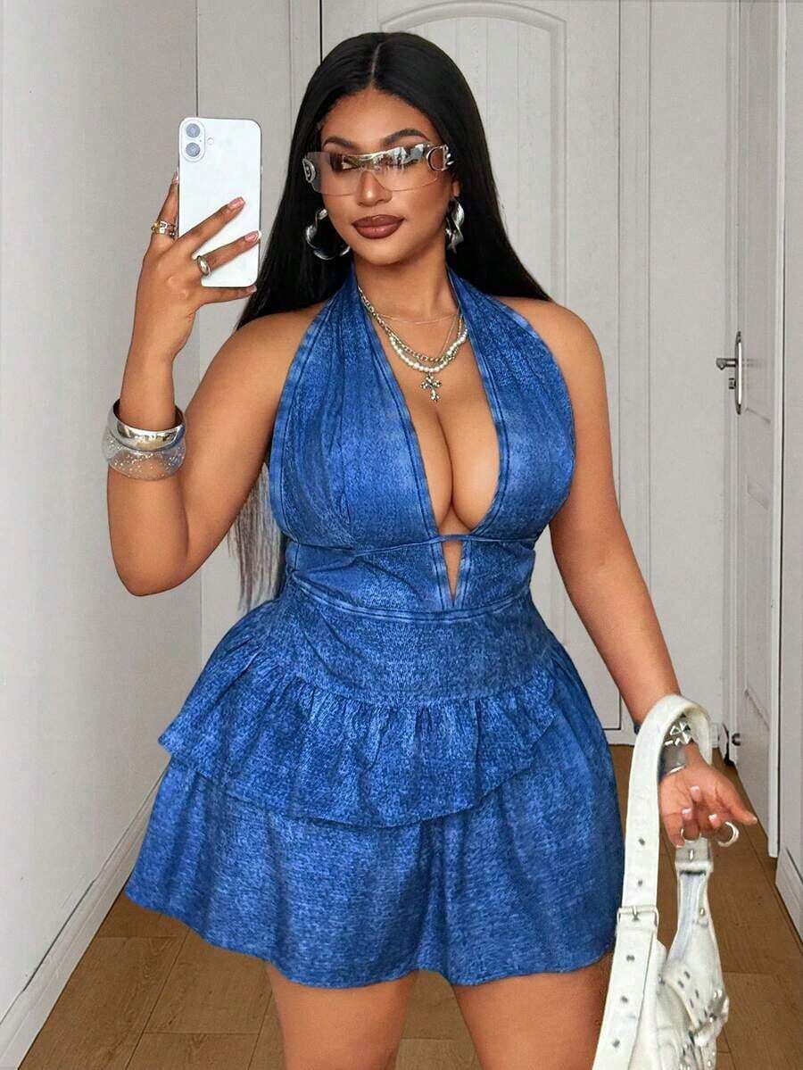 Maweii Vestido de mezclilla con efecto desgastado de estilo callejero estadounidense de talla, con escote en V profundo, recortes y volantes, ajustado. Vestido de playa con espalda descubierta, tirantes finos, cintura ceñida y falda con volantes, para el verano - Azul - Ver 1