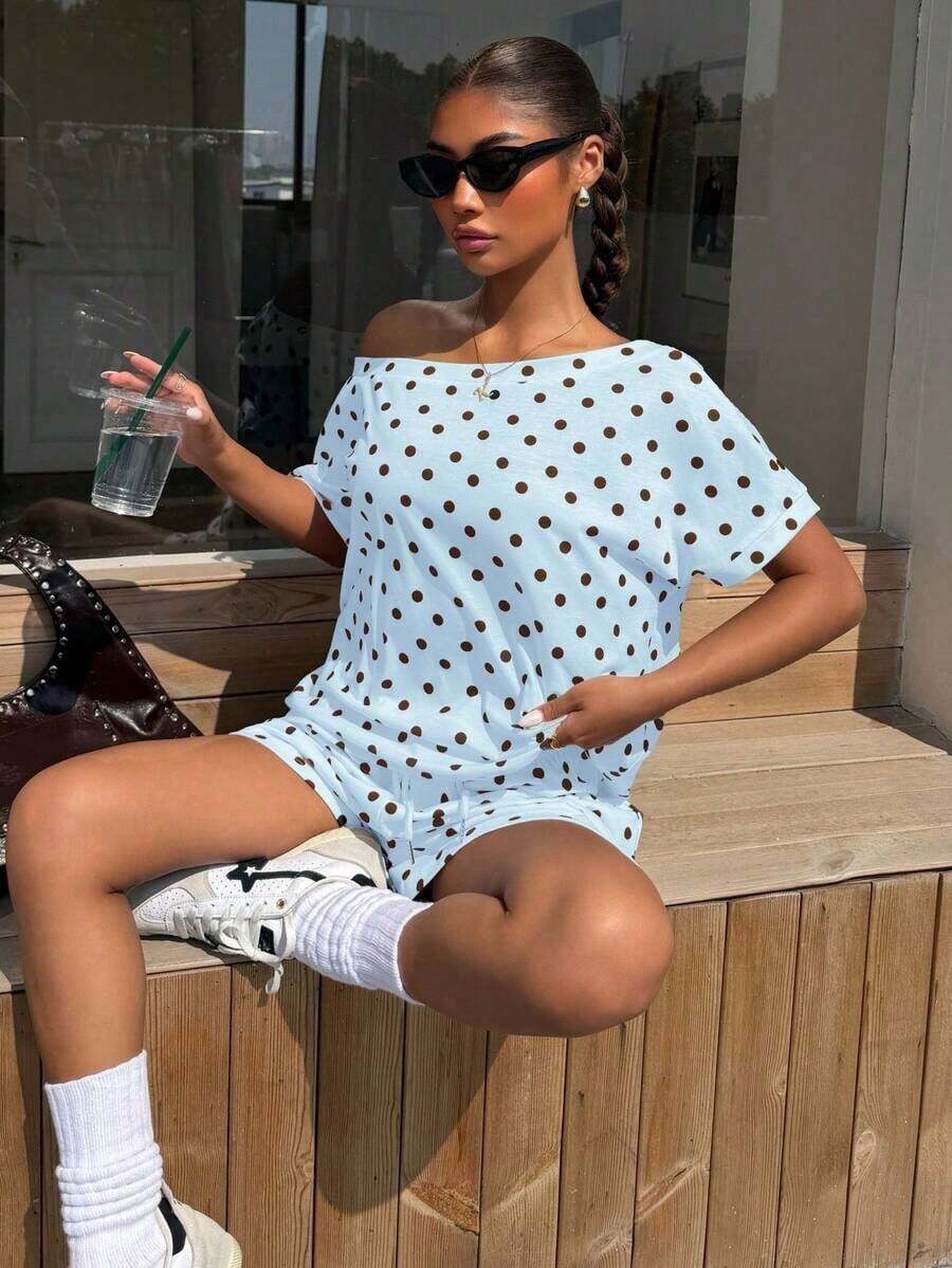 Conjunto de dos piezas de camisa de manga corta asimétrica con estampado de luna y pantalones cortos para mujer de , ideal para vacaciones casuales de verano. - Azul - Ver 1