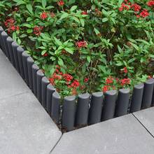 Imitierte Holzpfähle aus Kunststoff Rasenkante, Gartenzaun, Blumenbeet Begrenzung, Rasenkante, Gartenpalisade, dekorative Gartenbegrenzung, Palisadenzaun - 2,8M/5,6M/8,4M/11,2M/14M/16,8M/19,6M/22,4M/25,2M (Braun/Anthrazit) - Anthrazit 60 Stück = 16,8 m - Übersicht 7
