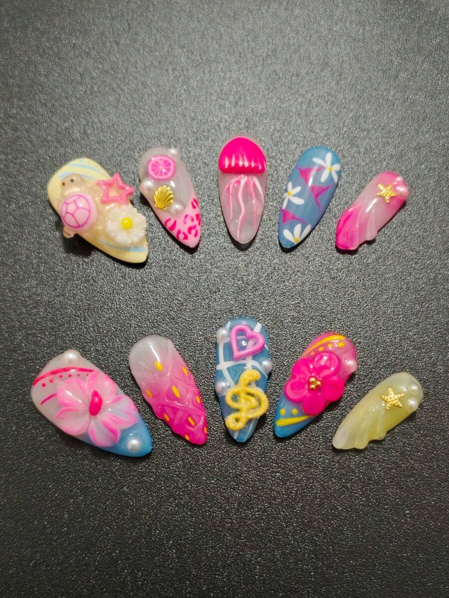 10件手工棺材形飾品,每件長2.5公分,刻有海龜、小花、音符、海星、仿珍珠等元素,適合女性與少女配戴,適用於情人節、派對、節慶及日常穿戴,包含美甲飾品、壓克力美甲套組(含套組)、手繪美甲、假指甲貼紙及美甲產品,手工穿戴式假指甲 - 彩色 - 查看 1