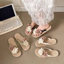 Sandalias de mujer, con un diseño moderno y adorable decorado con flores en dos tonos; chanclas con tiras entre los dedos, de suela plana y resistentes, ideales para la playa; sandalias de playa para mujer, chanclas para mujer - Negro - Ver 5