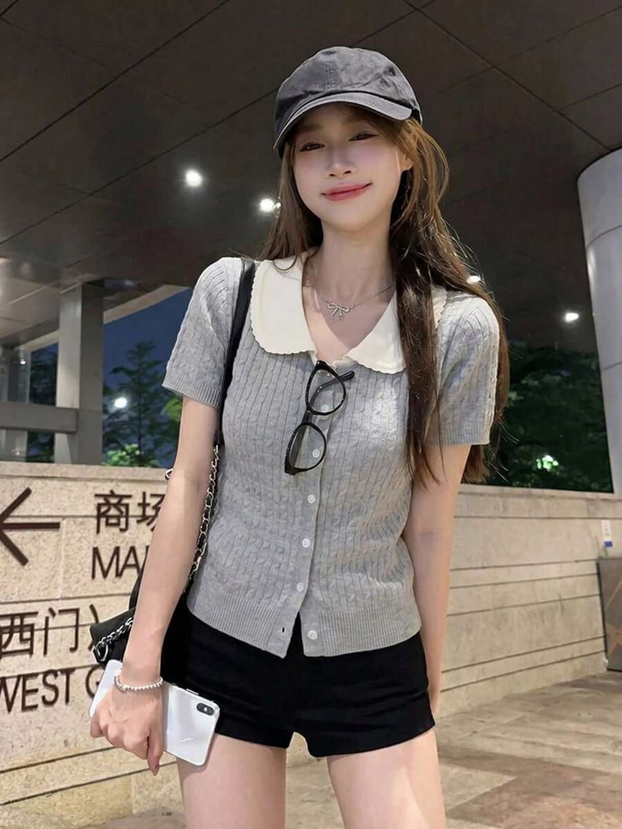 2026夏季新款灰色纹理针织短袖T恤,甜美清爽的少女风,装饰性短款上衣,优雅休闲百搭,适合通勤、约会、Y2K复古校园、海滩、派对、母亲节、婚礼季等场合。 - 灰色 - 查看 1