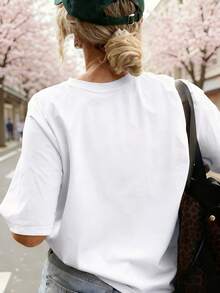 Elegant Women's Short-Sleeved, Round-Neck T-Shirt With A Regular Length, Featuring A Denim And Leopard Heart Print. - 紅白色 - 查看 3