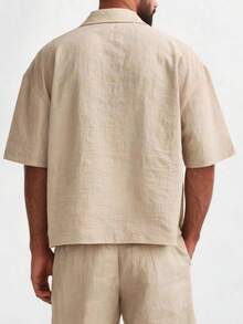 男士休闲时尚两件套，纯色翻领衬衫配大口袋和短裤，简约风格夏季穿搭 - 卡其色 - 查看 2