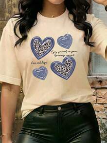 Elegant Women's Short-Sleeved, Round-Neck T-Shirt With A Regular Length, Featuring A Denim And Leopard Heart Print. - 杏色 - 查看 2