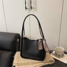 Bolso de mano moderno y versátil para mujer, estilo casual elegante con un toque de alta gama, bolso de hombro estiloso ideal para ir de compras, moda otoño-invierno 2026, nuevo diseño de nicho, bolso de cuero suave de gran capacidad para llevar al hombro o bajo el brazo, con diseño de bolso tote madre-hija. - Negro - Ver 4
